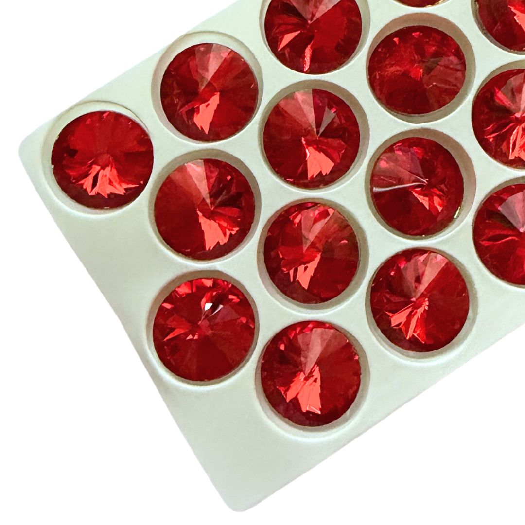 18mm Siam Rivoli, pointed Back stones